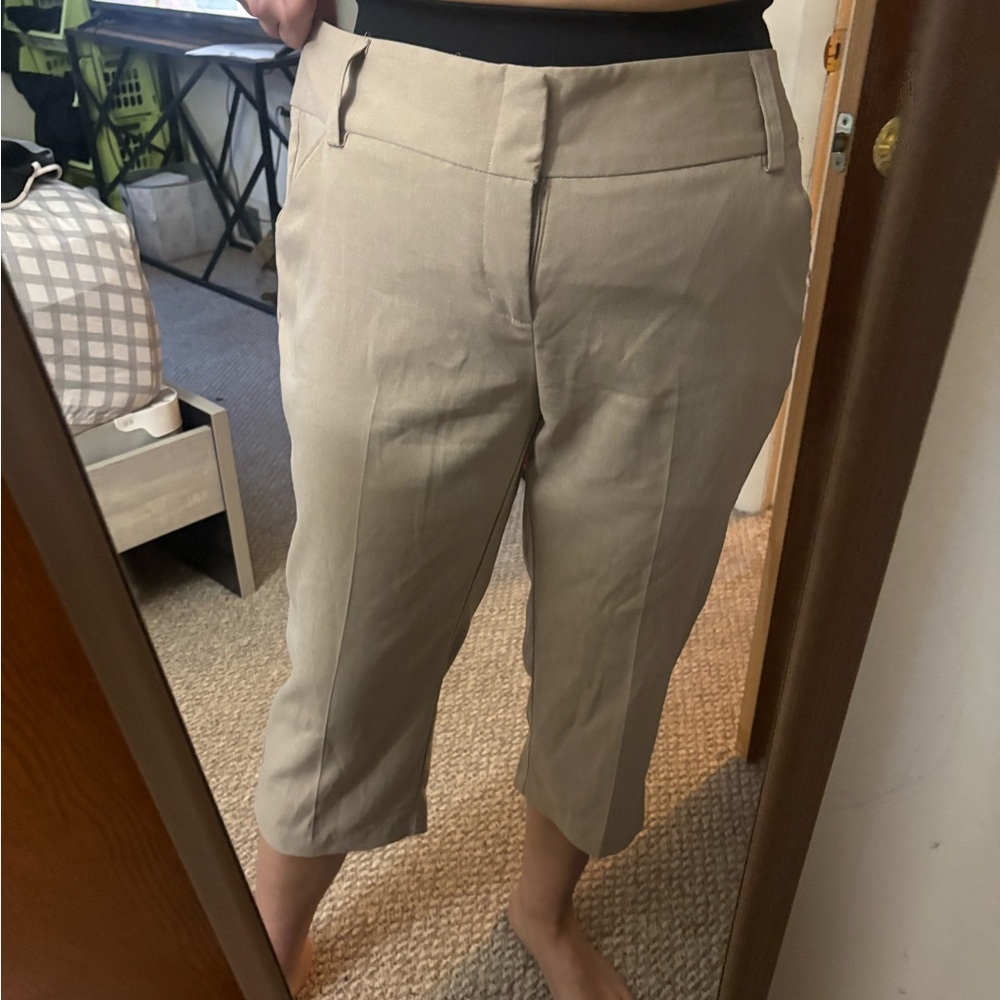 Daisy Fuentes Women's Tan Capri Pants 16